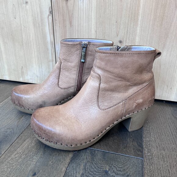 Dansko Sarah Boots Tan Milled Burnished Leather Ankle Booties Size 39 Size Zip - Picture 2 of 8